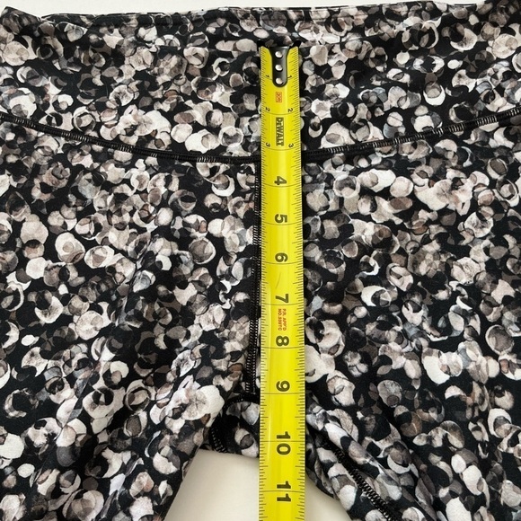Fabletics PowerHold Leggings Pebble Print Size Medium - Picture 8 of 9